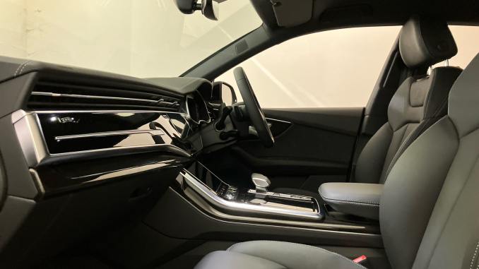 Audi Q8 3.0 TDI Quattro 286 Black Ed 5dr Tiptronic [Tech] Diesel Estate - Image 28
